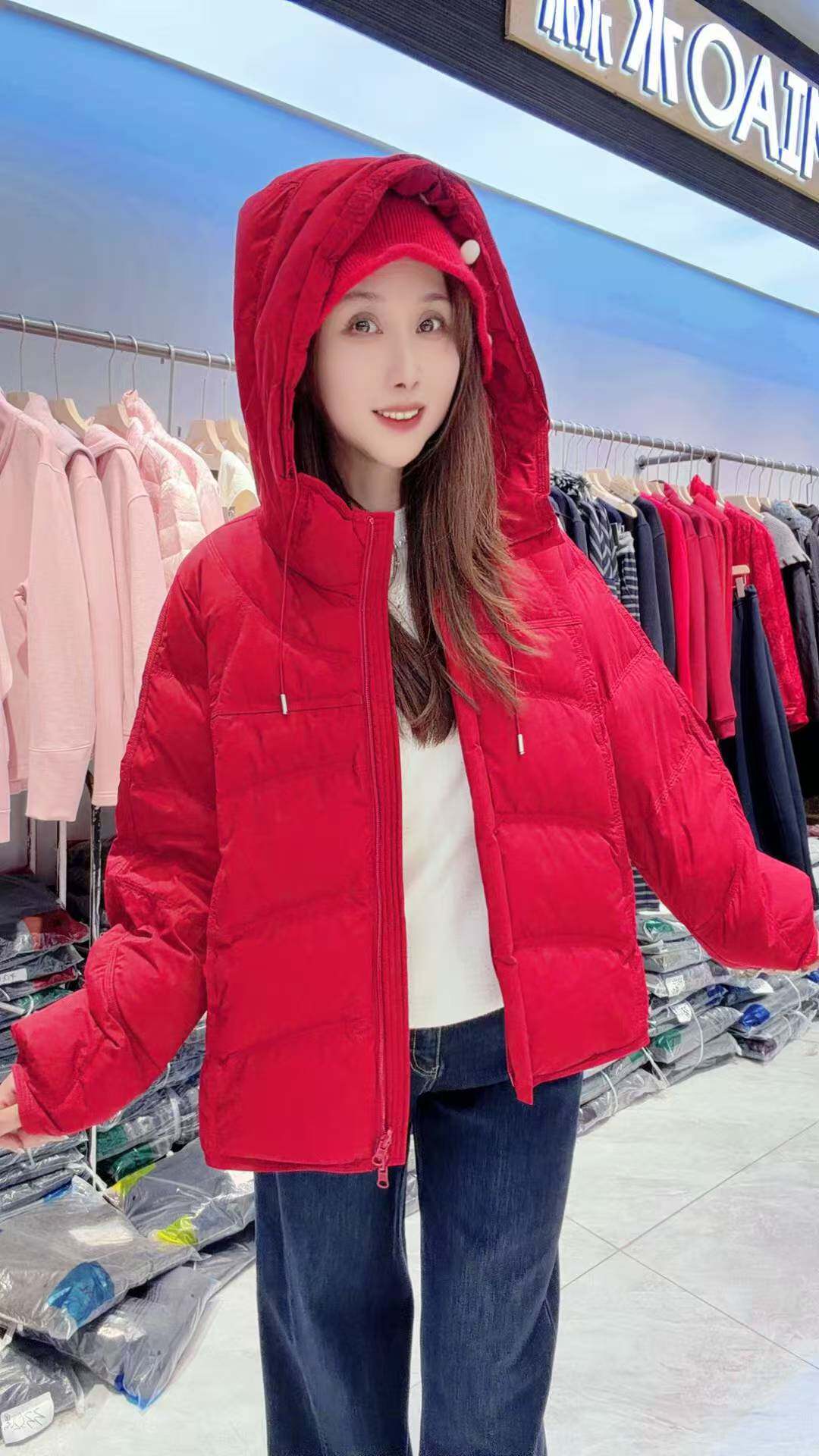 水淼大码羽绒服女胖mm正红200斤女装新款连帽200斤女装新款白鸭绒