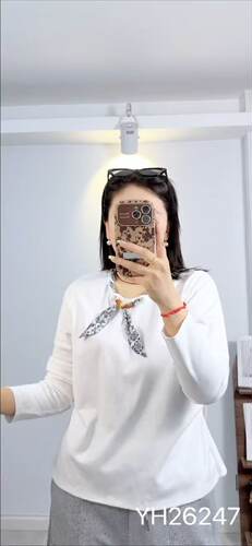 香港芸卉26247大码T恤衫丝巾打底衫女胖mm上衣200斤女装新款秋装