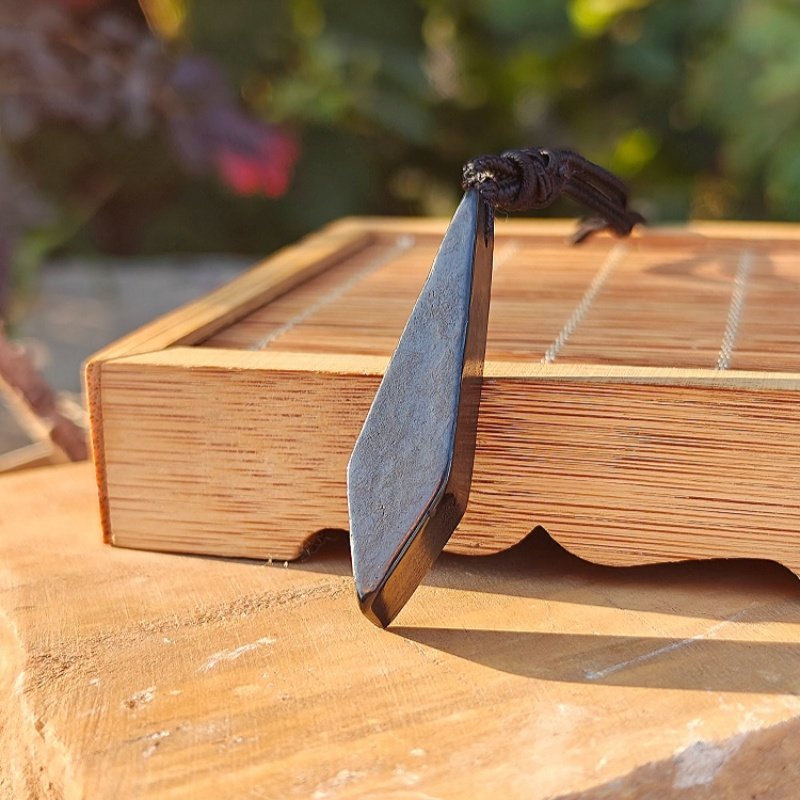 服饰新风潮俄罗斯次石墨原矿shungite菱形吊坠男女款百搭黑色挂件