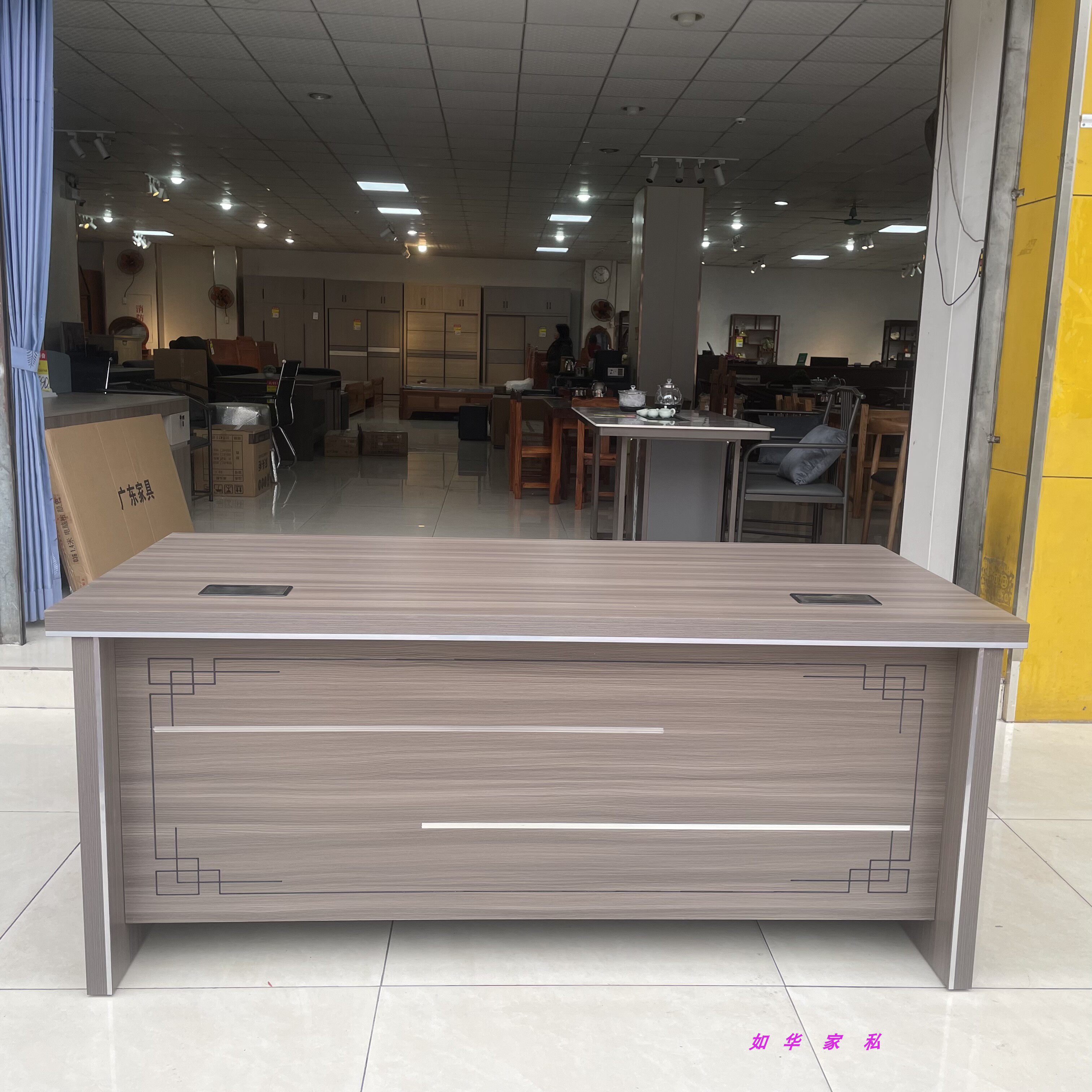 2026新款大班桌现代简约老板台1米6办公桌1米8主管台2M经理写字桌