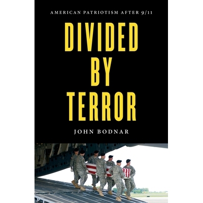 预订 Divided by Terror: American Patriotism after 9/11 因恐怖主义而分裂：911事件后的美国爱国主义: 9781469662619