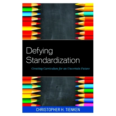预订 Defying Standardization: Creating Curriculum for an Uncertain Future: 9781475815641