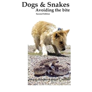 Snake Avoiding the 9781542428132 预订 Bite Dogs