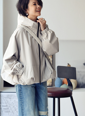 包邮 特●W5260C 温柔米灰色连帽花苞短外套女娃娃款休闲文艺风衣
