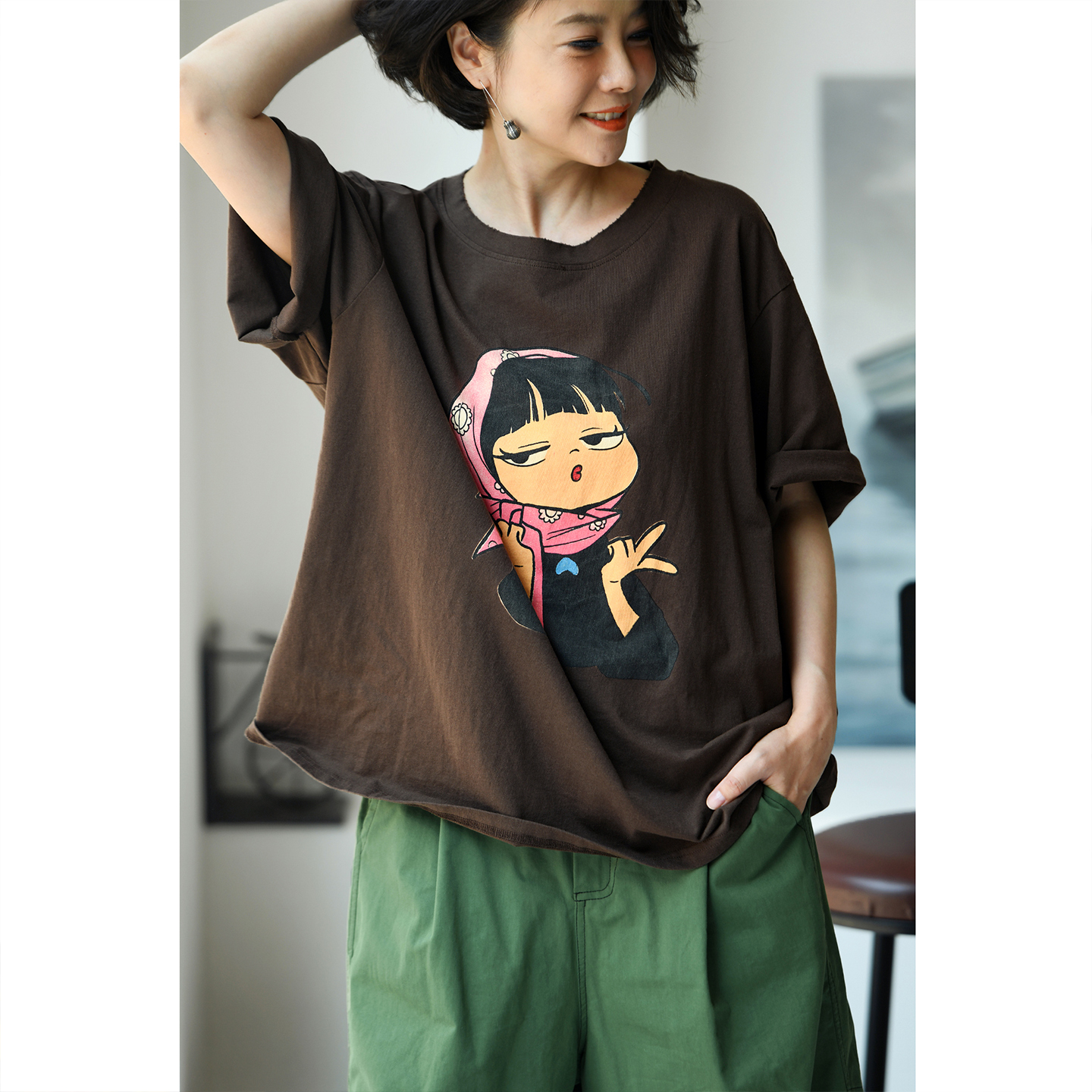 圆领宽松搞怪女孩印花短袖T恤