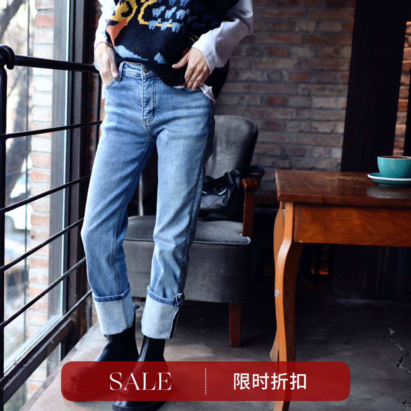 N5538C韩版选项浅蓝色宽松显瘦加绒保暖翻边直筒牛仔裤女米兰宣言