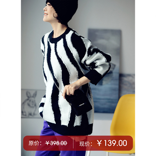 M9612C韩版时尚休闲波浪黑白条纹加厚圆领套头毛衣女冬季米兰宣言