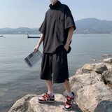 黑色