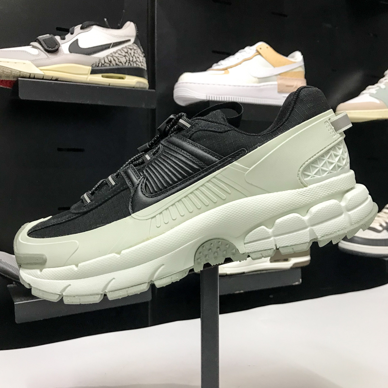 耐克男子2024冬季新款Zoom Vomero Roam复古舒适运动鞋FV2295-001