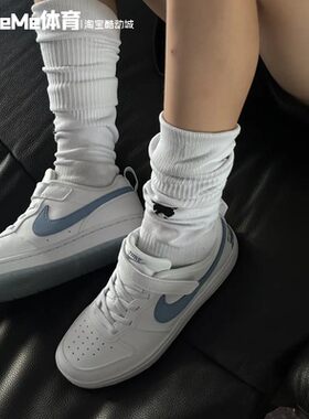 耐克幼童板鞋2026夏款白雾霾蓝勾小白鞋百搭学生休闲鞋IR3999-100