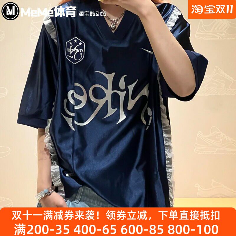 耐克女装2025秋季新品宽松亮面运动风V领蕾丝边球衣T恤II1939-410