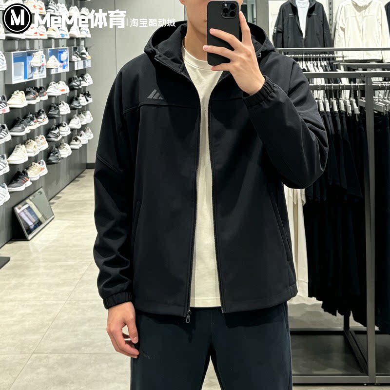 阿迪达斯男装2026秋季纯黑色拒水防泼梭织连帽夹克直筒外套KW3365
