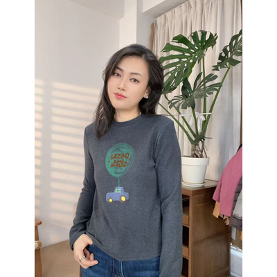 2025秋冬圆领卡通气球小车长袖T恤女宽松显瘦百搭休闲上衣31112