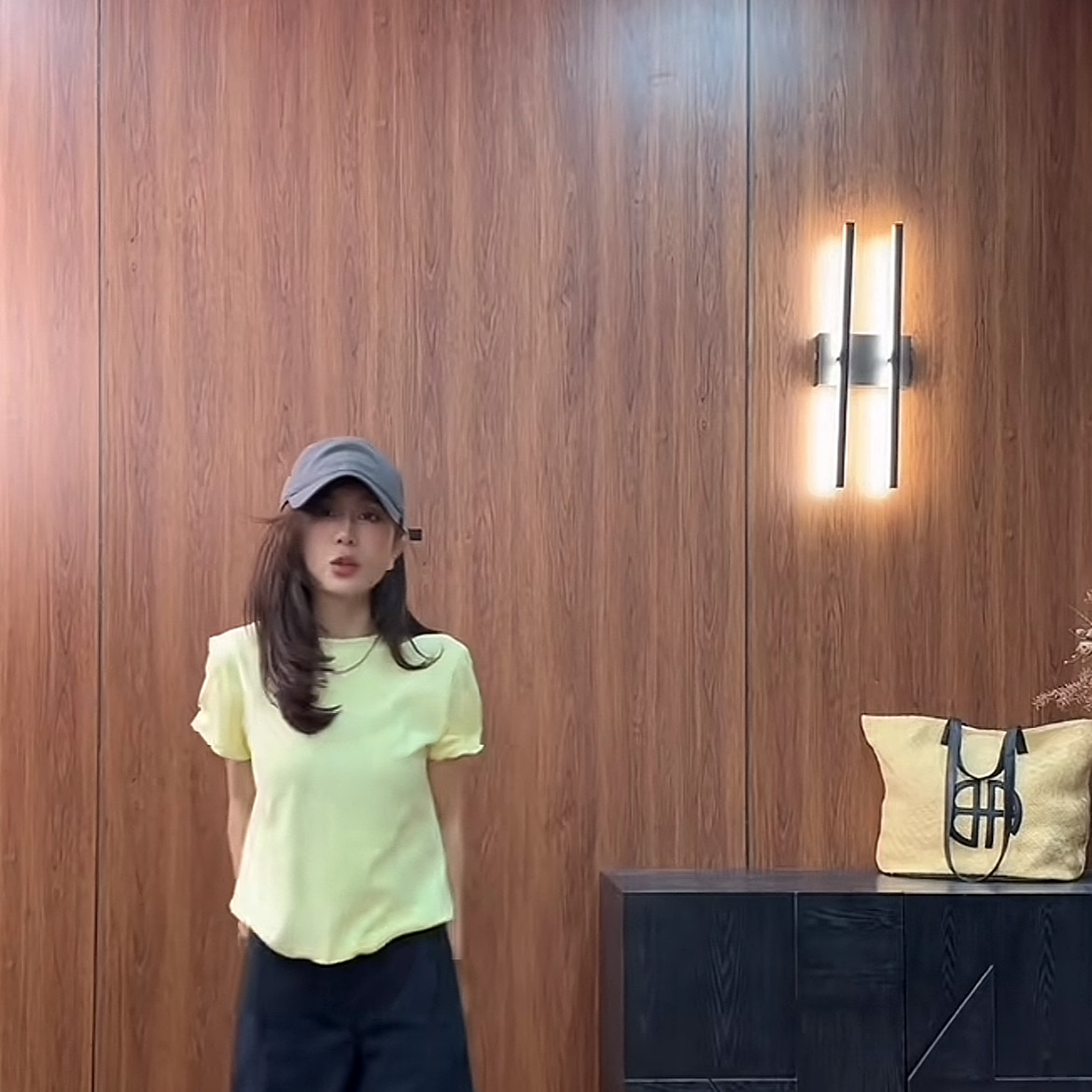 "扭扭T"100棉圆领基础款舒适T恤 女 26SS029