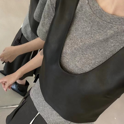 韩系简约级感水洗PU皮背心~沐泽服装新款潮范叠穿神器U形领小马甲