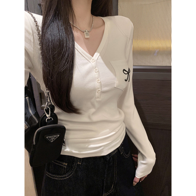 庄大泥 白色蝴蝶结纽扣v领长袖打底
