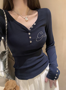 藏蓝色真的很显贵～2026春季多纽扣v领修身长袖T恤女