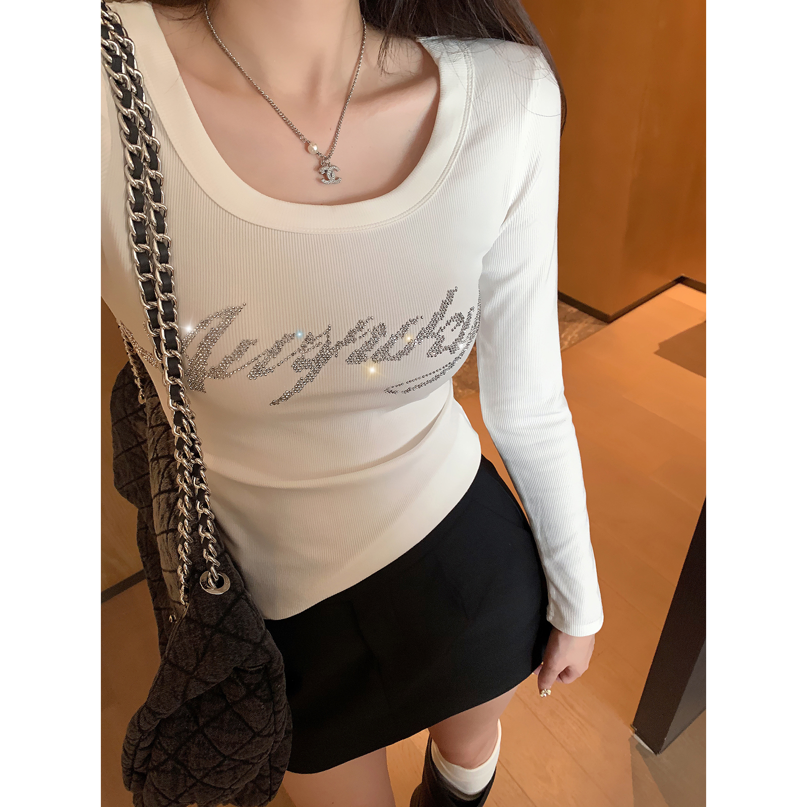 庄大泥 黑色紧身打底字母烫钻长袖