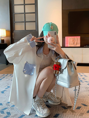 衬衫拼接烫钻蓝白口袋