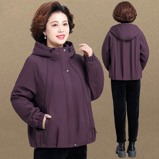 中老年加绒连帽冲锋衣女中年妈妈冬装厚实短款外套轻熟有质感棉服