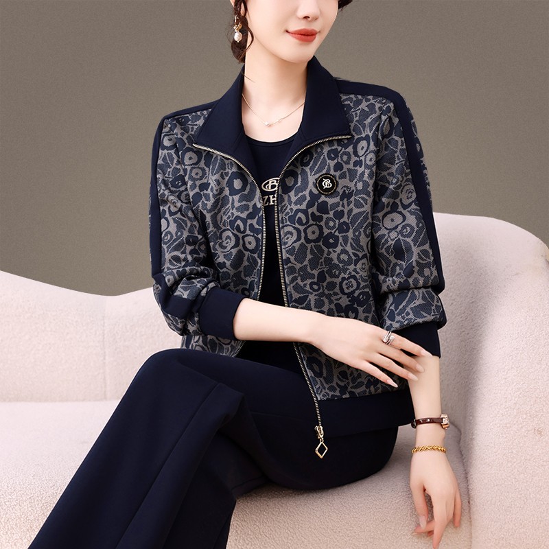 中老年妈妈秋季运动服休闲外套女春秋大码50多岁奶奶洋气三件套装