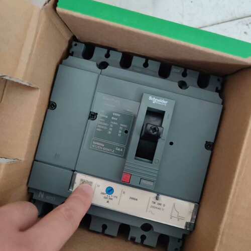 {议价}施耐德CVS250F塑壳断路器空气开关4P250A。