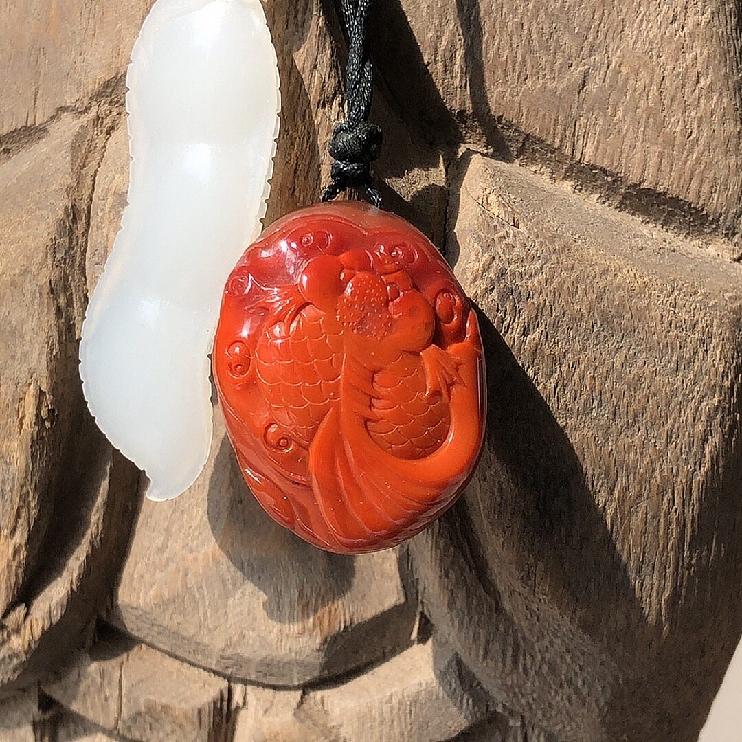 天然南红玛瑙吊坠 老工精雕锦鲤金玉满堂 满色满肉柿子红项链颈饰