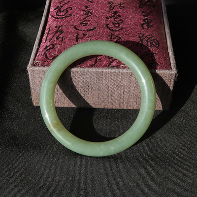 新疆和田玉且末蓝圆条手镯