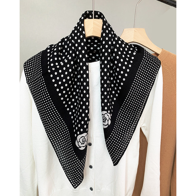 黑白波点茶花 法式简约优雅百搭秋冬真丝羊毛65中小方巾丝巾围巾