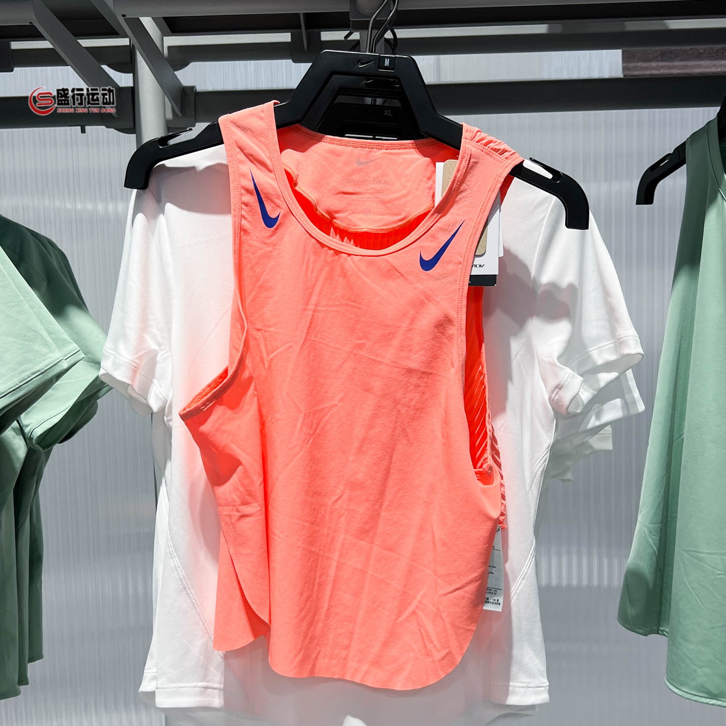 Nike耐克女子2026秋新款夜跑系列透气速干短款跑步背心FN2714-605