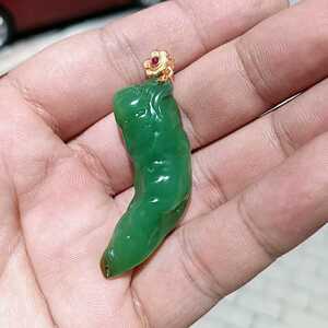 新疆和田玉碧玉籽料挂件吊坠