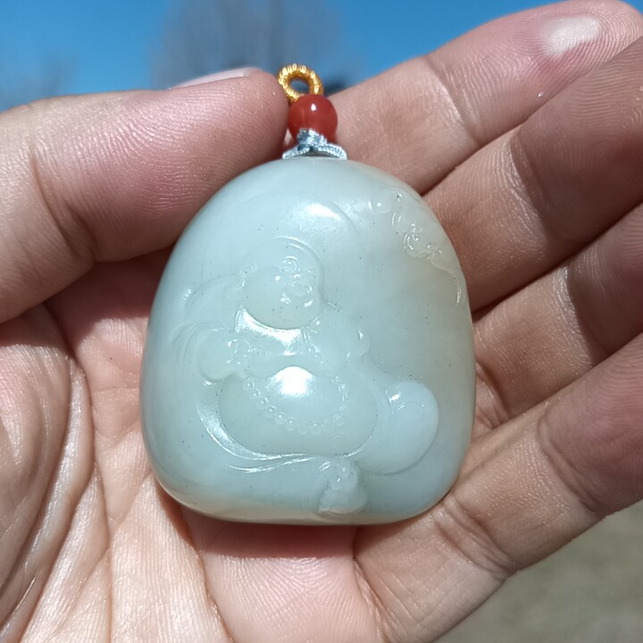 彩云轩特价玉器85.8克新疆和田玉糖白玉笑佛手把件