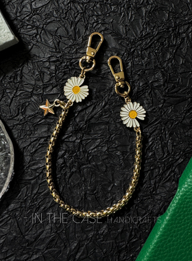 InTheCase 清新森女小雏菊金属挂链16ProMax祖气质母绿荔枝纹防摔链条甜美学生半包皮质手机壳硬壳适用于苹果