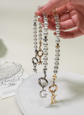 InTheCase经典法式珍珠十字架元素男女ins字母情侣手机绳通防摔链