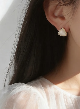 几何简约百搭三角猫眼无耳洞蚊香盘耳夹女法式气质无痛硅胶耳饰新