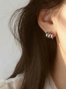 港风精致交错C圈无耳洞蚊香盘耳夹女高级感百搭金属风2025新款