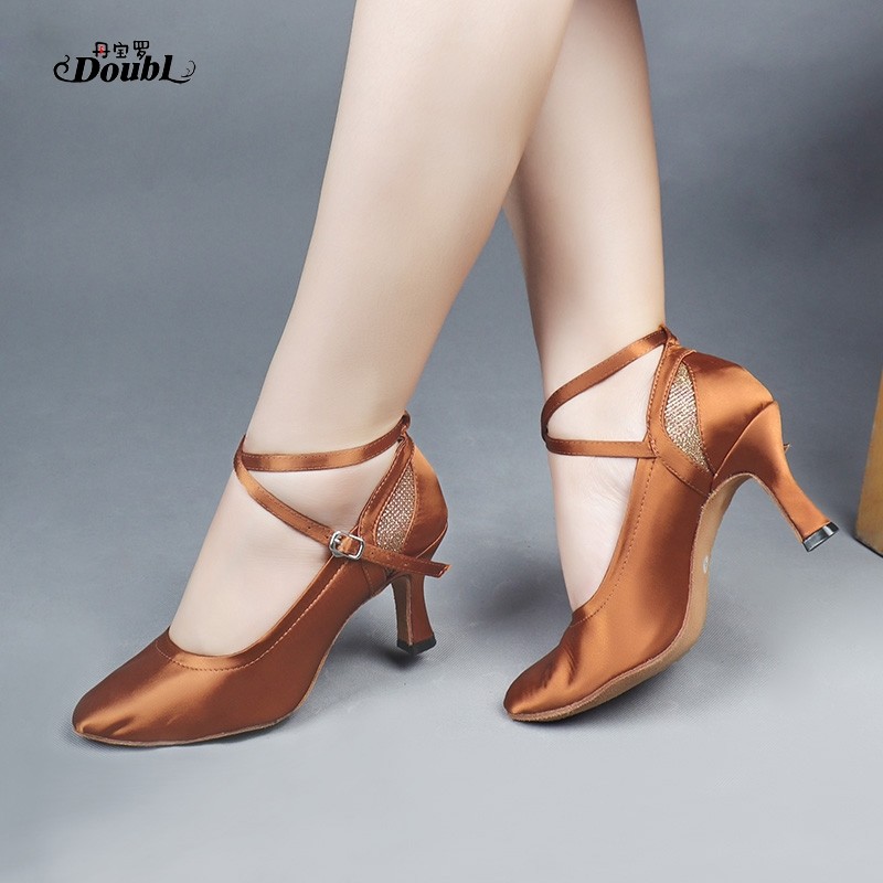丹宝罗摩登舞鞋女士广场舞蹈交谊舞包脚中跟跳舞鞋新疆舞蹈凉鞋女