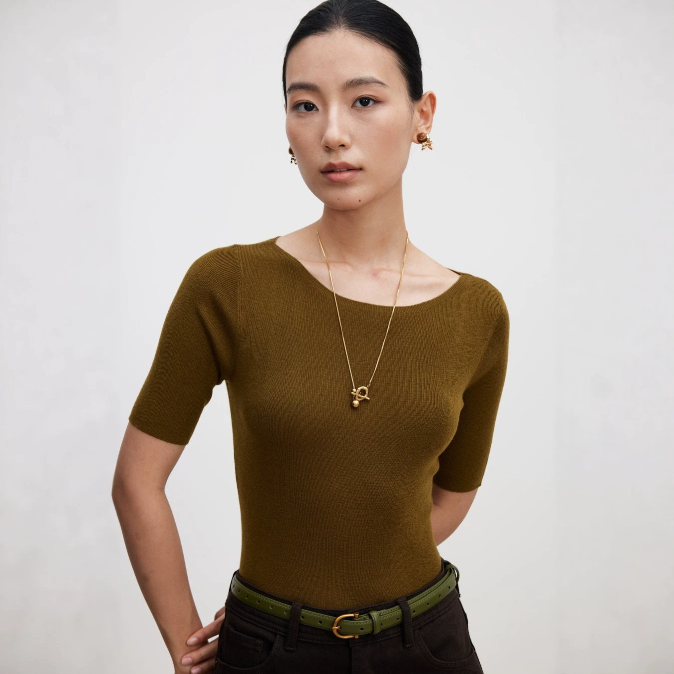 早秋羊毛混纺一字船领修身短袖针织衫女内搭气质中袖打底衫上衣T
