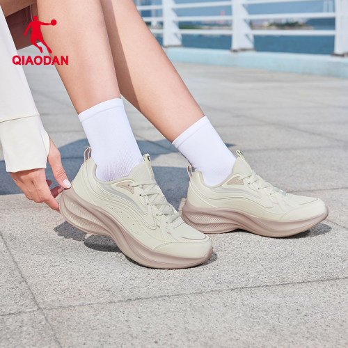 乔丹春季跑步鞋皮面防水女运动鞋