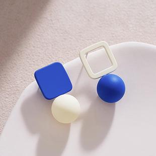 小众独特设计感克莱因蓝球球耳环高级感超显白蓝色耳饰法式耳钉女