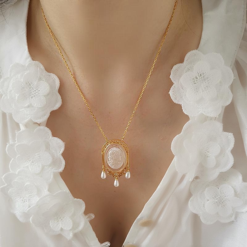 欧美小众高级感天然白水晶美人头珍珠项链复古轻奢镂空雕花锁骨链