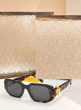 时尚网红风板材方形太阳眼镜女40151U嘻哈遮阳墨镜男防紫外线黑白