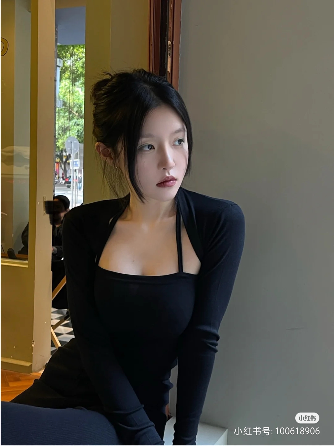 挂脖薄款弹力修身长袖两件套