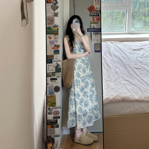 茶歇法式蓝色绑带碎花无袖连衣裙