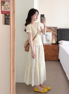 甜美温柔风减龄休闲套装女夏季奶黄色短袖V领T恤波点半身裙两件套