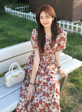 法式茶歇V领碎花泡泡袖连衣裙
