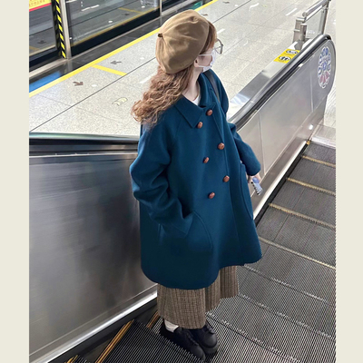 蓝色翻领双排扣毛呢外套