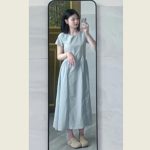 温柔风简约裁剪纯色连衣裙