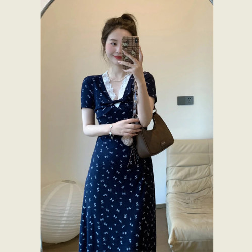 法式蕾丝花边V领碎花连衣裙