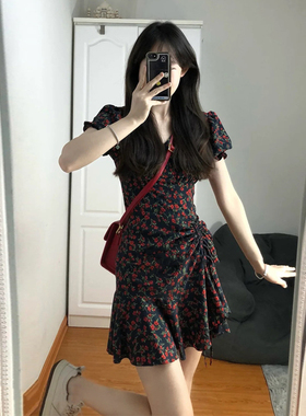 清仓！黑色碎花连衣裙女夏小个子法式泡泡袖V领收腰显瘦掐腰裙
